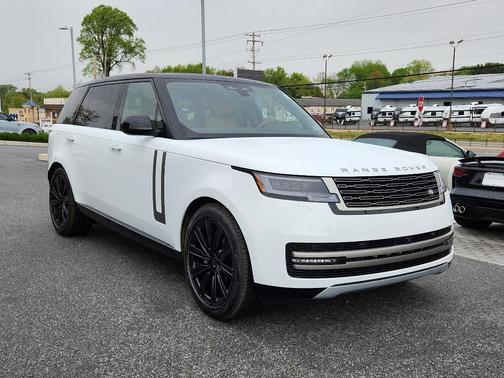 Fuji White 2026 Land Rover Range Rover P400 SE 7 Seat