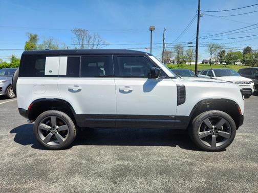 2023 Land Rover Defender 110 V8