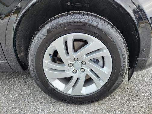 Santorini Black 2025 Land Rover Discovery Sport S