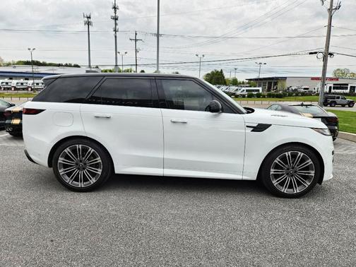 Fuji White 2024 Land Rover Range Rover Sport Dynamic SE
