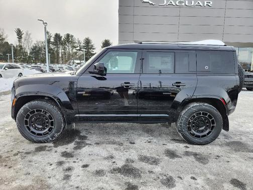 2026 Land Rover Defender V8