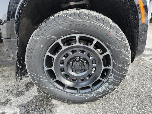 2026 Land Rover Defender V8