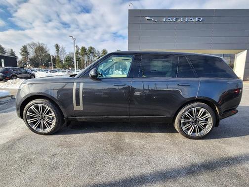 2026 Land Rover Range Rover P530 SE 7 Seat