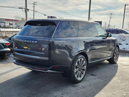 2026 Land Rover Range Rover P530 SE 7 Seat