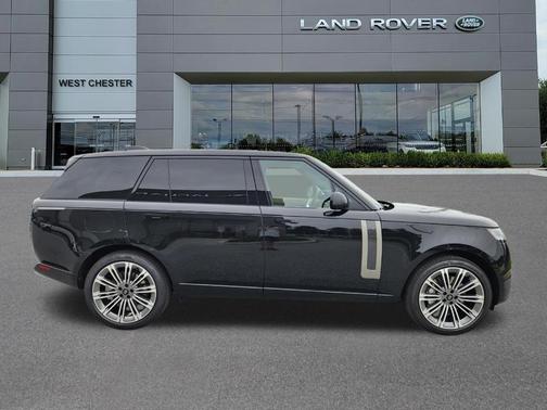 Santorini Black 2027 Land Rover Range Rover SE