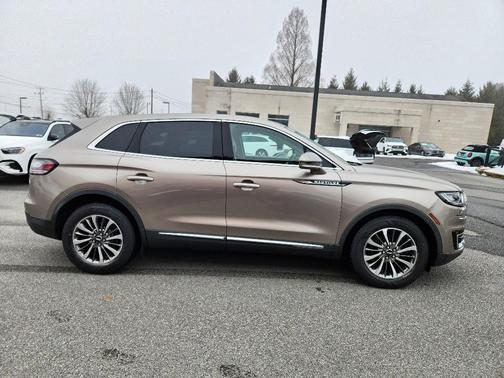 2019 Lincoln Nautilus Select