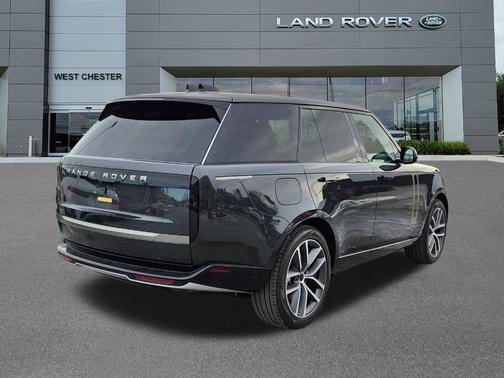 2026 Land Rover Range Rover P550e SE