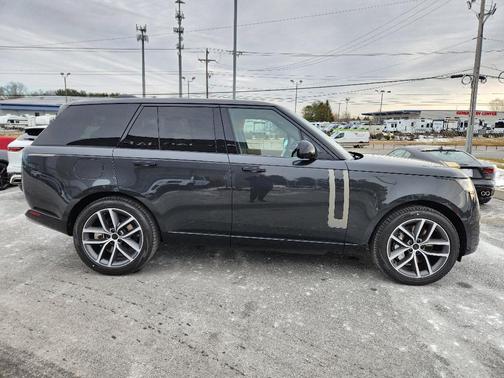 2026 Land Rover Range Rover P550e SE