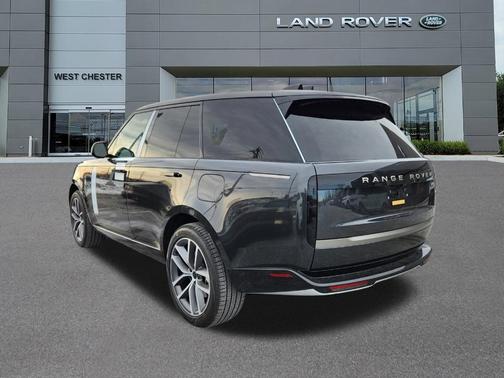 2026 Land Rover Range Rover P550e SE