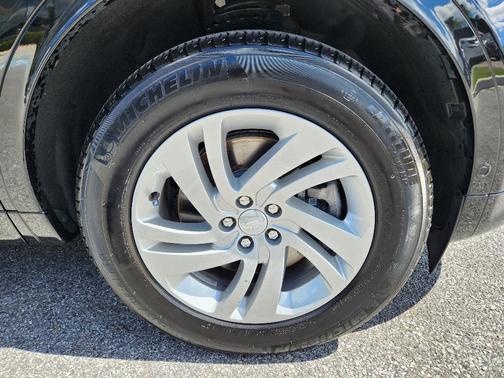 2025 Land Rover Discovery Sport S