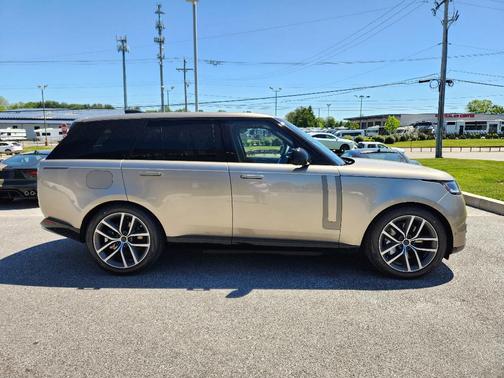 Batumi Gold 2026 Land Rover Range Rover P550e SE