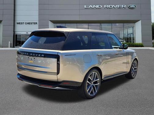 Batumi Gold 2026 Land Rover Range Rover P550e SE
