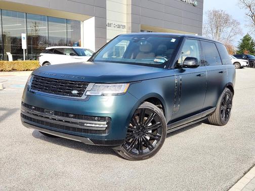 British Racing Green In Satin Finish 2026 Land Rover Range Rover P400 SE