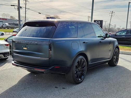 British Racing Green In Satin Finish 2026 Land Rover Range Rover P400 SE