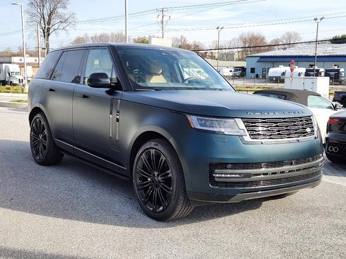 British Racing Green In Satin Finish 2026 Land Rover Range Rover P400 SE