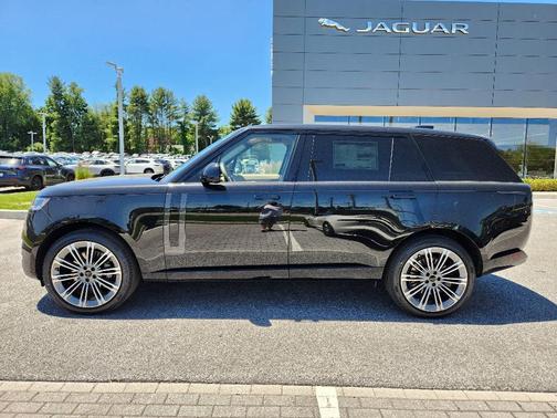 Santorini Black 2026 Land Rover Range Rover P530 SE 7 Seat