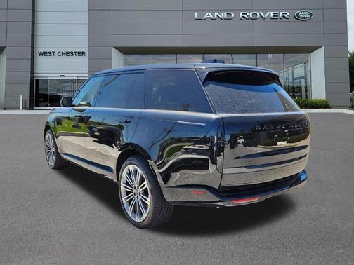 Santorini Black 2026 Land Rover Range Rover P530 SE 7 Seat