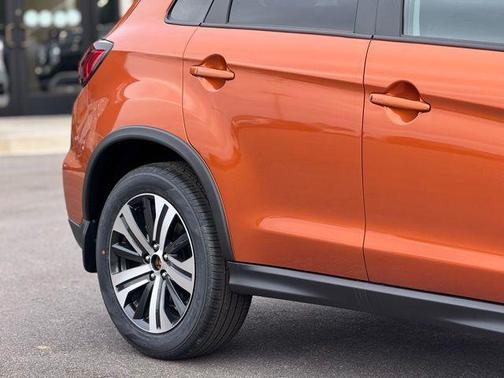 Sunshine Orange Metallic 2026 Mitsubishi Outlander Sport SE