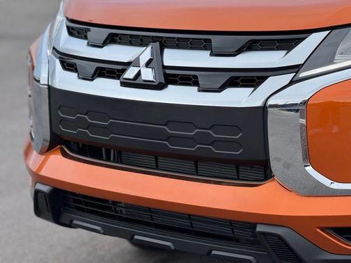 Sunshine Orange Metallic 2026 Mitsubishi Outlander Sport SE