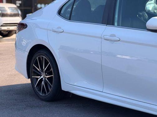 Super White 2021 Toyota Camry SE