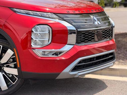 Red Diamond 2026 Mitsubishi Outlander SE
