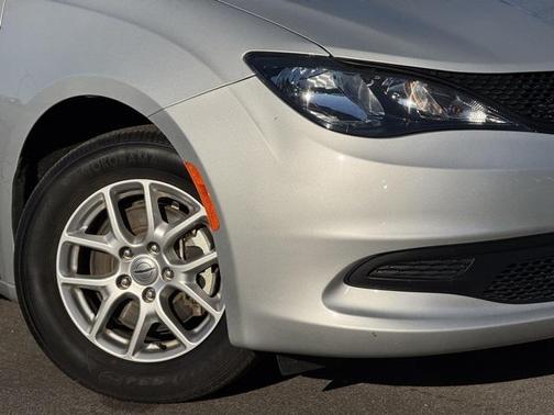 2024 Chrysler Voyager LX