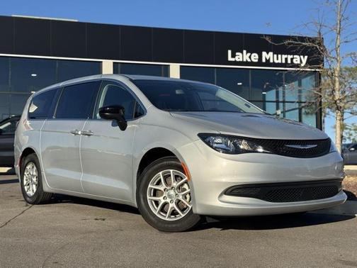 2024 Chrysler Voyager LX