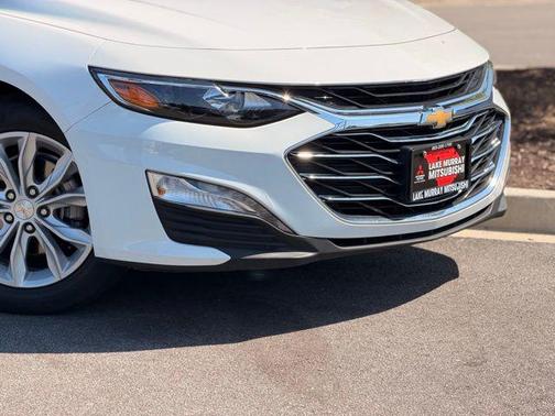 Summit White 2025 Chevrolet Malibu FWD 1LT