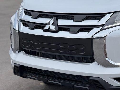 White Diamond 2026 Mitsubishi Outlander Sport SE