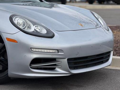 2015 Porsche Panamera 4