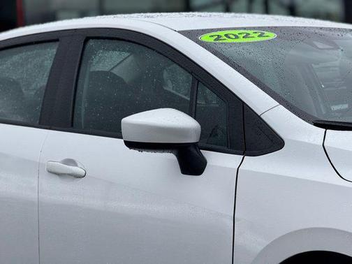 2022 Nissan Versa 1.6 SV