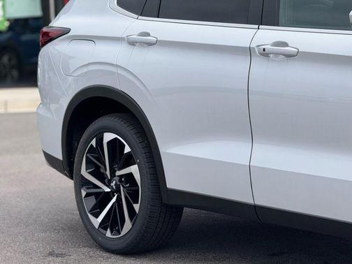 2025 Mitsubishi Outlander PHEV SE S-AWC
