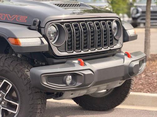 Black Clearcoat 2024 Jeep Gladiator Mojave