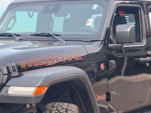 Black Clearcoat 2024 Jeep Gladiator Mojave