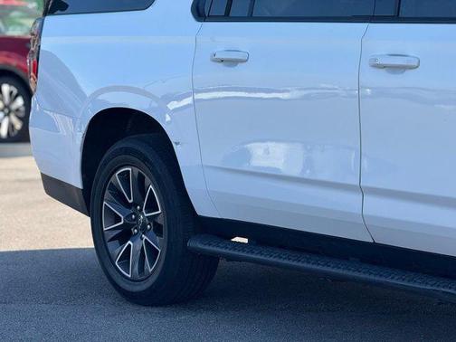 Summit White 2021 Chevrolet Suburban 4WD Z71