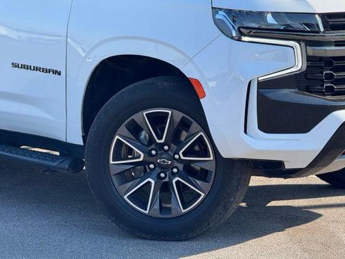 Summit White 2021 Chevrolet Suburban 4WD Z71