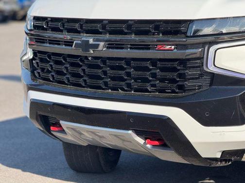 Summit White 2021 Chevrolet Suburban 4WD Z71