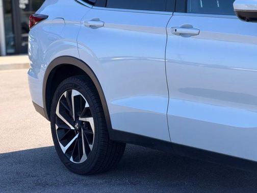 Cosmic Blue Metallic 2024 Mitsubishi Outlander SE S-AWC