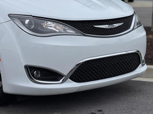 2020 Chrysler Pacifica Touring-L Plus
