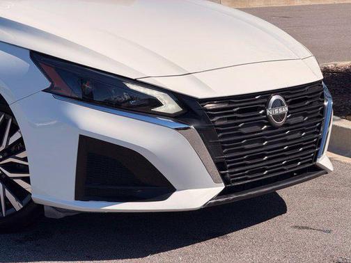 Glacier White 2025 Nissan Altima 2.5 SV