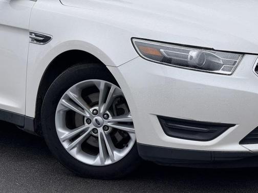 2017 Ford Taurus SEL