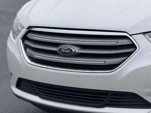 2017 Ford Taurus SEL