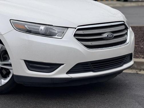 2017 Ford Taurus SEL