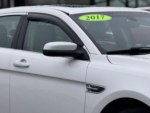 2017 Ford Taurus SEL