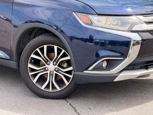 Cosmic Blue Metallic 2016 Mitsubishi Outlander SE