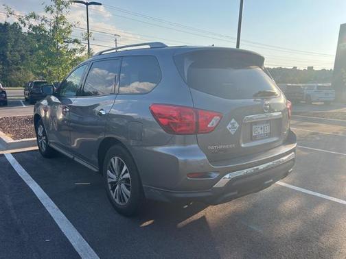 2018 Nissan Pathfinder SV