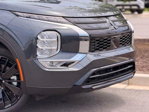 Graphite Gray 2026 Mitsubishi Outlander LE
