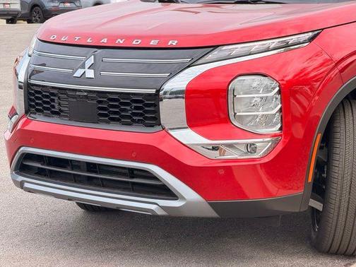Red Diamond 2026 Mitsubishi Outlander SE