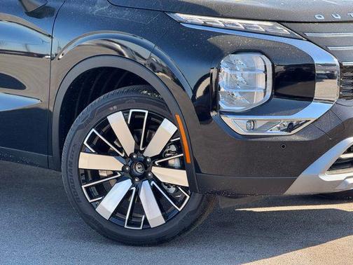 Labrador Black Pearl 2026 Mitsubishi Outlander SE 1.5T 2WD