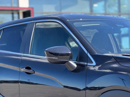 Labrador Black Pearl 2026 Mitsubishi Eclipse Cross ES